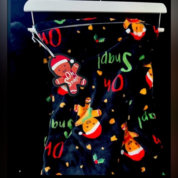 OH SNAP Christmas Gingerbread Plush Throw - Picture 2 of 4